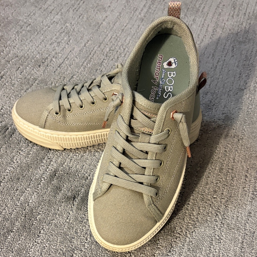 Sketchers Bob’s memory foam Grine tennis shoe